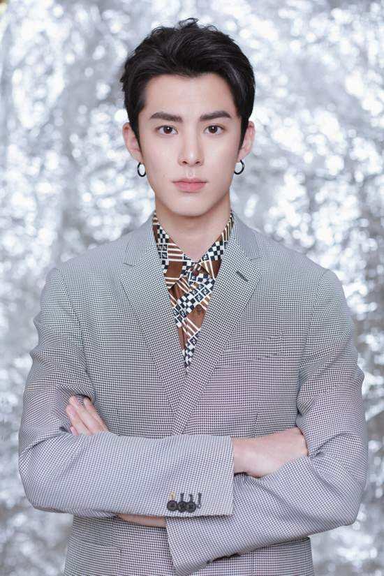 爆料王鹤棣追求田曦薇视频,甜蜜互动引网友热议  第1张